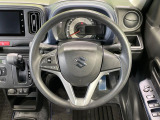 インテリアに合わせたデザインのステアリングは、運転される方のことも考え、運転しやすい形状、大きさです。是非一度、実際に触ってお確かめください。