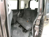 気になる汚れは「まるまるクリン」で解消! 当社の中古車はシートを外して隅々までキレイにクリーニングしてあります。