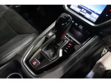 【トランスミッション】CVT(無段変速車)【駆動方式】フルタイム4WD