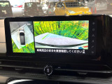 【アラウンドビューモニター】専用のカメラにより、上から見下ろしたような視点で360度クルマの周囲を確認することができます☆死角部分も確認しやすく、狭い場所での切り返しや駐車もスムーズに行えます。