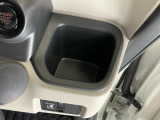 ドリンクホルダー/小物入れにもなって便利です