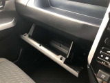 充実の小物入れを完備。ついつい貯めがちな小物をスッキリ収納できますね。