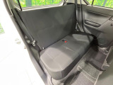 後部座席も気になるようなキズ・汚れやへたり等、大きなダメージはなく、良好な状態です。
