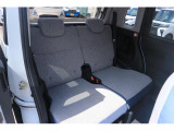 約10台の中古車を展示しております。4名のスタッフが元気良くお出迎えいたします。お気軽にご来店ください♪