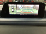 狭い場所での駐車やすれ違いなどでより的確な運転操作に役立つ360&deg;ビューモニターが装備されています。