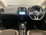 【運転席・助手席】運転席の足もともゆったりで長距離ドライブでも快適に★