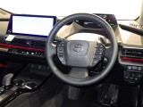 運転席まわりです。 各操作スイッチは使いやすい位置に配置されてます。