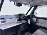 ダイハツのお店では、ダイハツ車を知り尽くしたプロフェッショナルが、専用の診断機器を使って各システムを点検しております。