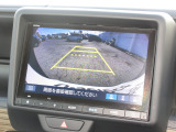 バックをするとき自動でリアの様子が映る『リアカメラ』付き! ナビ画面で確認しながらバックができますから安心ですね。でも、目視も大切ですよ!安全第一でお願いします!
