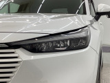 LEDヘッドライトは、点灯の瞬間から最大光量を発揮し、突然暗くなるトンネルなどでの安定感を高めます。