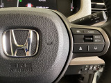ハンドルにHondaセンシング系のクルーズコントロールやレーンキープアシストなどの操作スイッチが装備されています。ハンドルから手を離さず安全に操作できます。