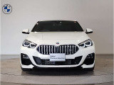 【キドニーグリル】BMWは約90年もの間、ほぼ全ての車両にひと目でBMWだと分かるこの特徴的なフロントグリルが備えられ、デザイン・アイコンとして親しまれてきました。