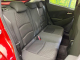 コンパクトカーですが、セカンドシートは十分な広さがあり快適にお乗りいただけます♪シートを倒して大きな荷物を積んだりと、用途の幅が広い1台です。