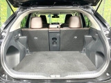 普段のお買い物や通勤、送迎等に十分な荷室スペースを確保しております。セカンドシートを倒すと、大きな荷物の積載も可能です♪