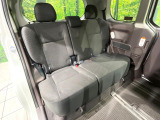 後部座席も気になるようなキズ・汚れやへたり等、大きなダメージはなく、良好な状態です。
