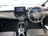 運転席周りのレイアウトをご覧ください。ナビゲーションが綺麗に装着されすっきり収まってますね!
