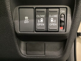 両側電動スライドドアは運転席から操作ができるよう、操作スイッチが付いています。Hondaセンシング用のVSA(ABS+TCS+横滑り抑制)解除のスイッチがあります。