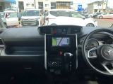シンプルながら機能性あふれる運転席廻りです。視界性もよく、運転しやすいですよ。