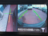 左サイドカメラとフロントカメラ運転席から死角となりやすい車両左前部分や前方部分もバッチリ見えます♪