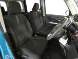 高いホールド性で運転姿勢が安定します。長距離ドライブでも疲れにくいのが魅力です。快適なドライビングライフをお送りください♪