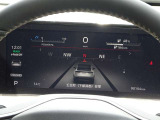 【メーターパネル】素早く車の情報が読み取れる、視認性に優れたシンプルなデザインのメーターパネルです。