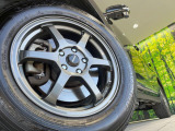 【17インチアルミホイール】外観にマッチしたアルミホイールを装着しております。各種アルミホイールや、スタッドレスタイヤも取扱いしております。是非ご相談ください♪