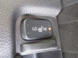 運転席&助手席シートヒーターが付いてます。寒い冬でもスイッチONで座面をあたたかくして、ドライブをさらに快適にしてくれます。HIとLOの2段階に温度設定が可能です。