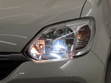 話題のLEDヘッドランプが採用されております! 省電力で長寿命、しかもとても明るく熱くなりにくい性質を持ったライトになります。虫も寄ってきにくい性質も持っております。