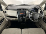 室内が明るく、運転がしやすいナチュラルベージュ内装となっております。