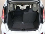 リヤシートは5:5分割シートになっておりますので、荷物に合わせてシートアレンジが出来ます。