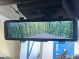 【デジタルインナーミラー】後席の大きな荷物や同乗者で後方が確認しづらい時でも安心!カメラが撮影した車両後方の映像をルームミラー内に表示。クリアな視界で状況の確認が可能です!