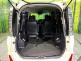 普段のお買い物や通勤、送迎等に十分な荷室スペースを確保しております。セカンドシートを倒すと、大きな荷物の積載も可能です♪