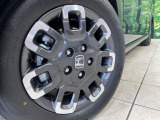 【純正15インチアルミホイール】外観にマッチした純正アルミホイールを装着しております。各種社外アルミホイールや、スタッドレスタイヤも取扱いしております。是非ご相談ください♪