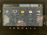 【9インチナビ】TV CD/DVD再生やBluetoothオーディオなど多彩なメディアに対応したメモリーナビを装備しています。