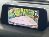 【バックカメラ】駐車時に後方がリアルタイム映像で確認できます。大型商業施設や立体駐車場での駐車時や、夜間のバック時に大活躍!運転スキルに関わらず、今や必須となった装備のひとつです!