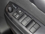 電動格納式ドアミラー・パワーウインドウを装備しています。
