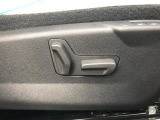 前席はポジション、ランバーサポートが電動調整式となります。