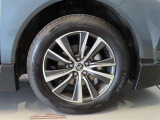 純正のアルミホイール装着車です。タイヤサイズは225/60R18です。