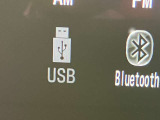 USB接続できます。スマホと接続して音楽を楽しんでください。