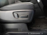 パワーシート搭載。微妙な調整が手軽にでき、ピッタリのポジションで運転することが可能です。