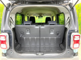 普段のお買い物や通勤、送迎等に十分な荷室スペースを確保しております。セカンドシートを倒すと、大きな荷物の積載も可能です♪
