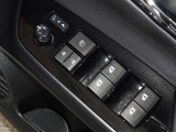 電動格納式ドアミラー・パワーウインドウを装備しています。