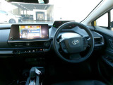 プリウスの運転席回りです。