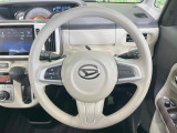 インテリアに合わせたデザインのステアリングは、運転される方のことも考え、運転しやすい形状、大きさです。是非一度、実際に触ってお確かめください。