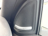 ●harman/kardonサウンドシステム:オーディオ専門メーカーが手掛けるプレミアムスピーカーを装備。多数のスピーカーから、音の粒立ちまで分かる高品質な音楽をお楽しみいただけます。