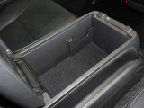 便利な収納ポケット、小物入れを各所に配置しています。