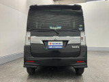 荷室はアレンジ自在で、後席を倒せば大きな荷物もラクラク積めます。お買い物やレジャーにも便利!
