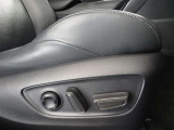 パワーシート搭載。微妙な調整が手軽にでき、ピッタリのポジションで運転することが可能です。