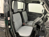【フロントシート】さまざまな体格の方が快適に運転ができるよう配慮したシートになっております。