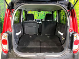普段のお買い物や通勤、送迎等に十分な荷室スペースを確保しております。セカンドシートを倒すと、大きな荷物の積載も可能です♪